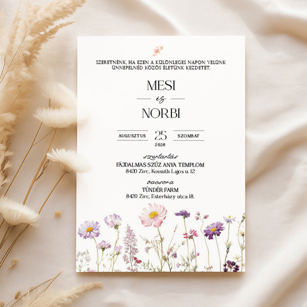 LILA MEZEI VIRÁGOS ROMANTIKUS ESKÜVŐI MEGHÍVÓ